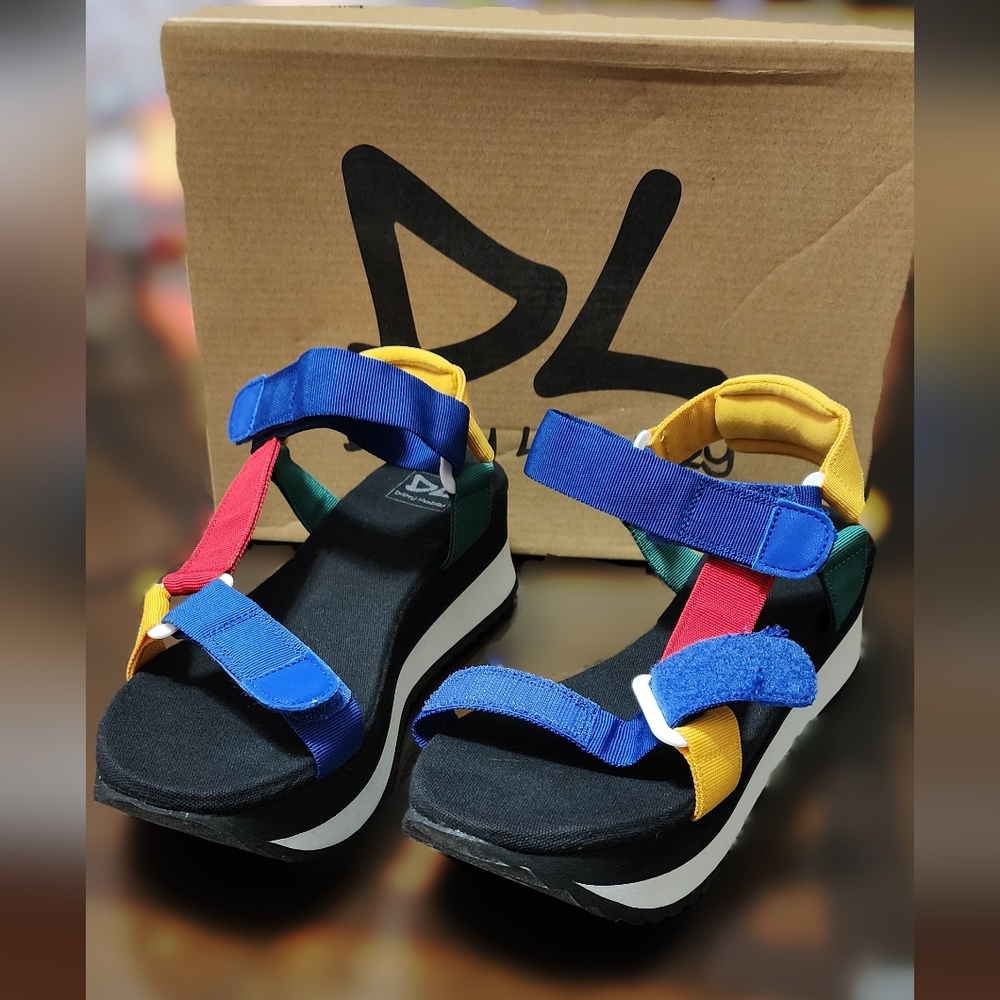 NWOT Dirty Laundry Colorblock Sandals